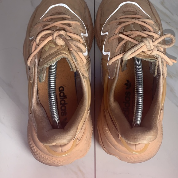 Adidas Originals Boys Size 7.5 Ozweego Glow Orange Tint FZ1962 - Picture 6 of 8